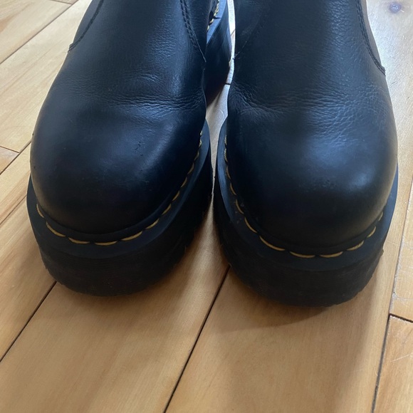 SOLD - Doc Martens Faux Fur Lined Leather Platform Chelsea Boot - Picture 6 of 7